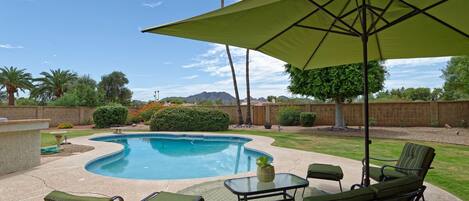 Private with great views of Squaw Peak & Mummy Mountains. Cozy loveseat & chairs