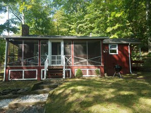 Screened-in-porch 