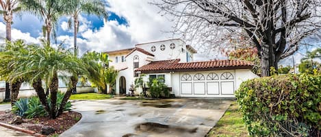 Spanish style, circular drive way easy in/out, 2 car garage & corner lot.