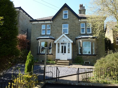 Spacious stylish house for group stays in  beautiful Buxton, pet friendly.  