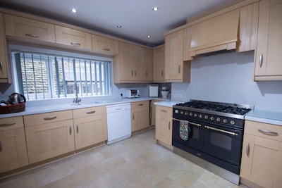 Spacious stylish house for group stays in  beautiful Buxton, pet friendly.  