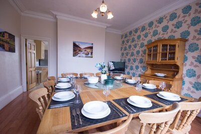 Spacious stylish house for group stays in  beautiful Buxton, pet friendly.  