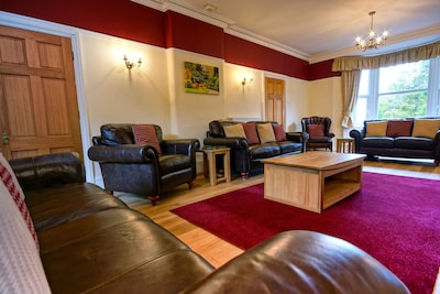 Spacious stylish house for group stays in  beautiful Buxton, pet friendly.  