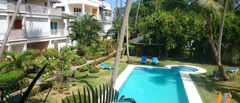 Résidence sécurisée avec jardin tropical et piscine jacuzzi