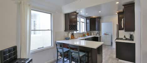 Welcome to our Beautiful Modern Inner Richmond SF 2Bdrm!