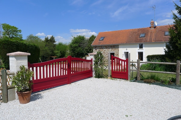 Welcome to La Fontaine a cosy detached cottage with amazing facilities