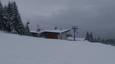 6 pers apartment, in front of slopes, family ski resort