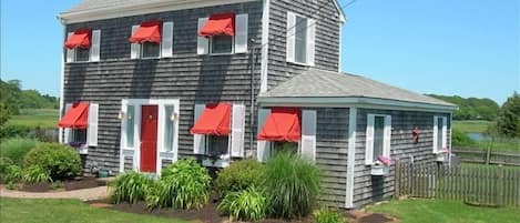 Fantastic Beach House just steps from Craigville Beach