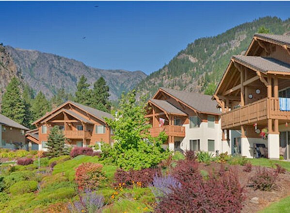 Bavarian Condo with feel of Swiss Alps