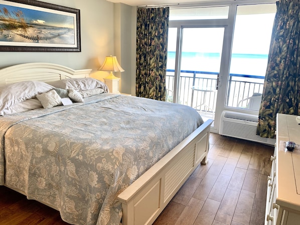 Oceanfront King Bedroom!