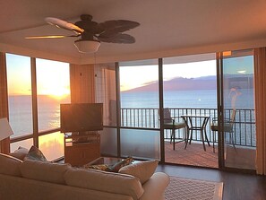 Panoramic view of the Pacific Ocean with Molokai and Lanai in the distance