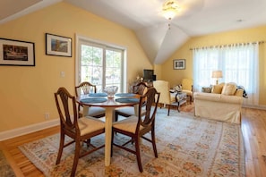 Cozy dining area, overlooking the Juliet Veranda and Living Space.