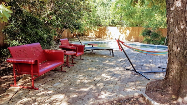  Pool and outside seating!