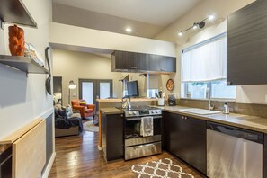Full Size Kitchen