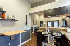 Additional Counter Space or Eat In