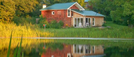 Private romantic &
peaceful.  Fishing-birding-wildflowers- hiking-biking nearby