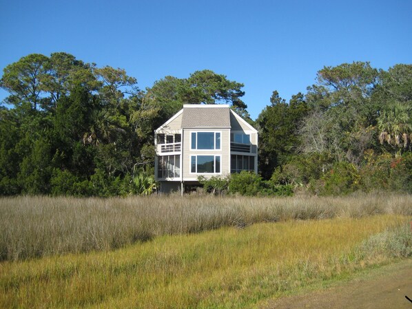 1/2 acre lot backs up to marsh, less than a mile to North or Pelican Beach