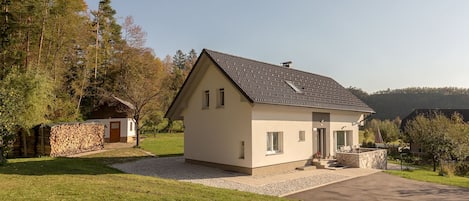 Exterior of the house, the apartment occupies the whole ground floor