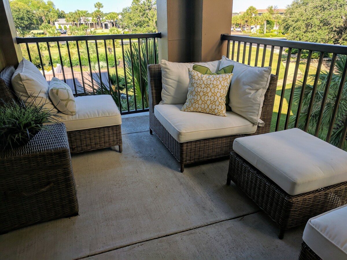 Lakeside Getaway Luxury Condo, Waters @ HSB Resort, Next to Yacht Club