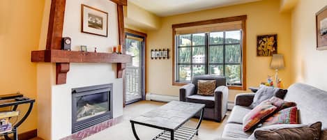 Beautiful living room with Mountain views