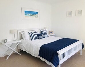 Ground floor bedroom with king size bed