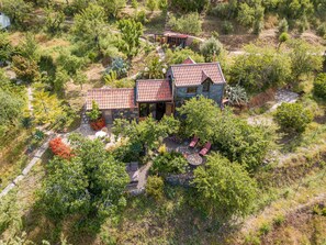 Romantik Finca El Rincon- private Außenterrassen mit Sitz- und Liegeplätzen.