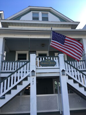 Historic Victorian charm, but completely revitalized, modern interior in 2020