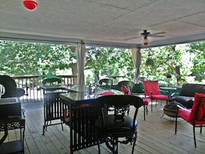 Out-door Great-room Beaver Lake Rental Cabin Bar And Wet Bar