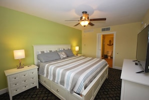 The master bedroom comes with a KING size bed and a 55" 4K TV.