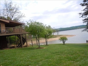 Overlooking the main chanell watch the mountains/fishing/sking from the deck.