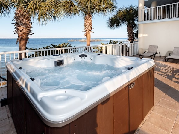 NEW Private Hot tub!  40+ Jets more, 35% larger, and 10 years newer  than rest!