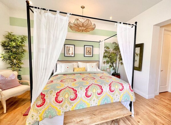 Welcome to One Chic Desert Retreat! Remodeled and totally redesigned with YOU in mind... All furnishings and decor was replaced with comfy, colorful and eclectic pieces, desert themed artwork and cool light fixtures. Step inside and take a look...