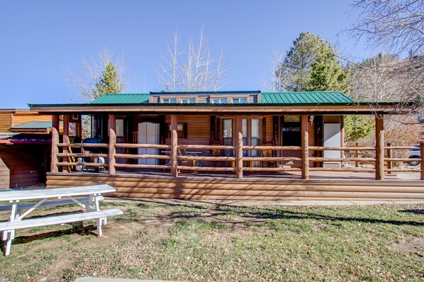 Plenty of seating outside to enjoy the fresh mountain air!