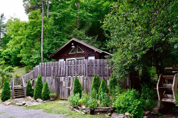 The logs in the cabin come from a cabin built in the mid 1800's.  