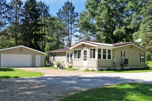 House and heated gameroom/garage