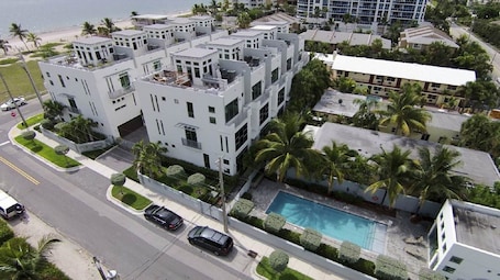 BIRD'S EYE, SEE HOW CLOSE TO THE BEACH