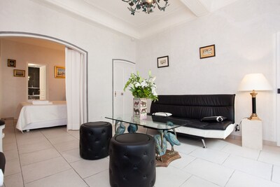 Beautiful luxury 3-room apartment, classified 3 stars, in the heart of Cannes, near the sea