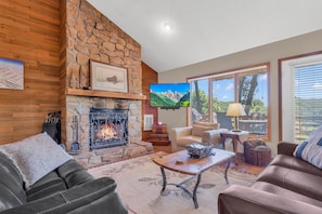 Room for the whole family to watch a movie around the fire