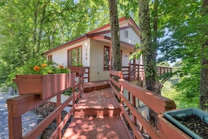 Easy access to the house. Very few steps.