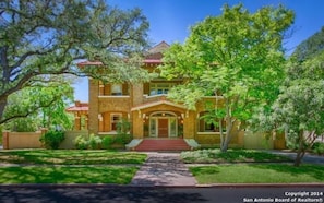 Crisler Manor in Historic Monte Vista