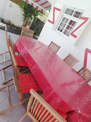 Outdoor dining