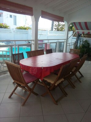 Outdoor dining