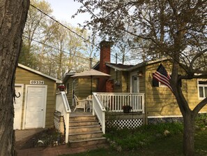 Front of cottage 