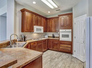 Fully Equipped Gourmet Kitchen