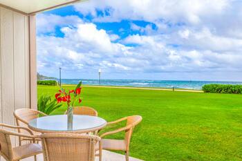 Pono Kai B109, Beautiful Oceanfront, AC, Walk to Town, Sunrise View