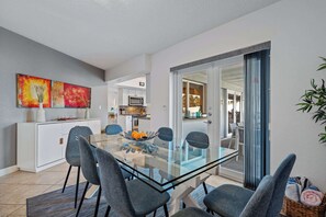 Diningroom table seats 8 people