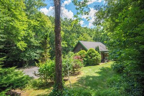 Welcome to Creekside Escape in West Jefferson North Carolina.
