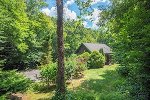 Welcome to Creekside Escape in West Jefferson North Carolina.