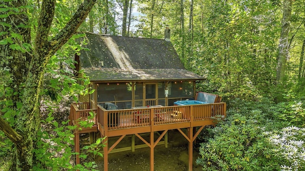 Exactly what you are looking for, welcome to Mossy Top in West Jefferson