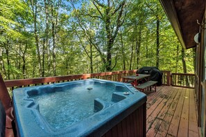 Hot tub, picnic table, and gas grill...